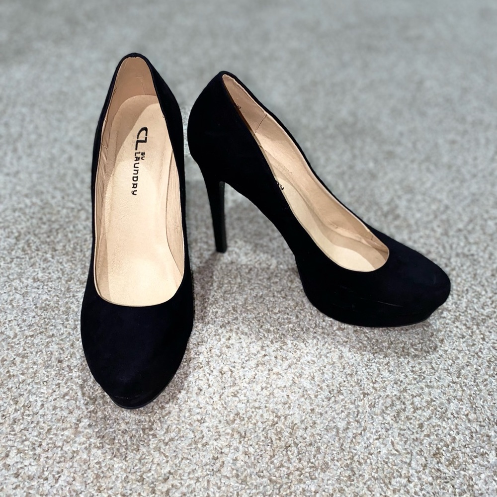 Black Pumps